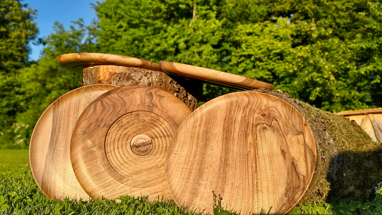 Handgefertigter Teller aus Walnussholz – 24 cm x 2 cm (9,45 Zoll x 0,79 Zoll) – Rustikales Geschirr