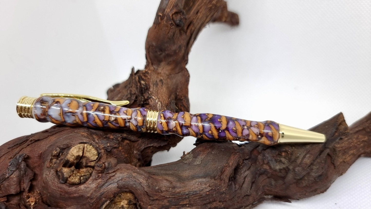 Handmade Pen from Epoxy resin and Pine cones - PipejaWood