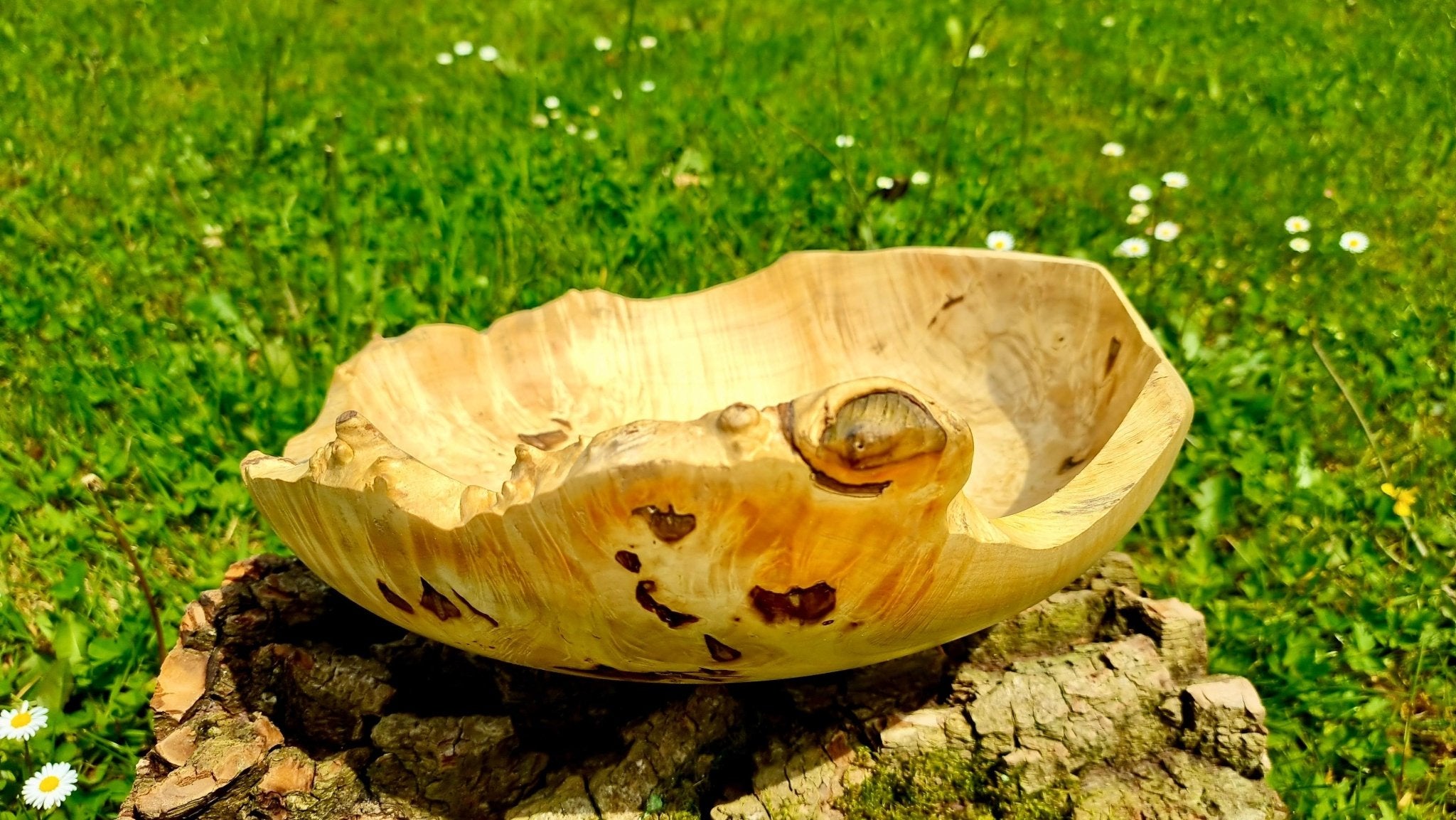 Handgedrehte Holzschale, ein zeitloses Geschenk zum Ruhestand