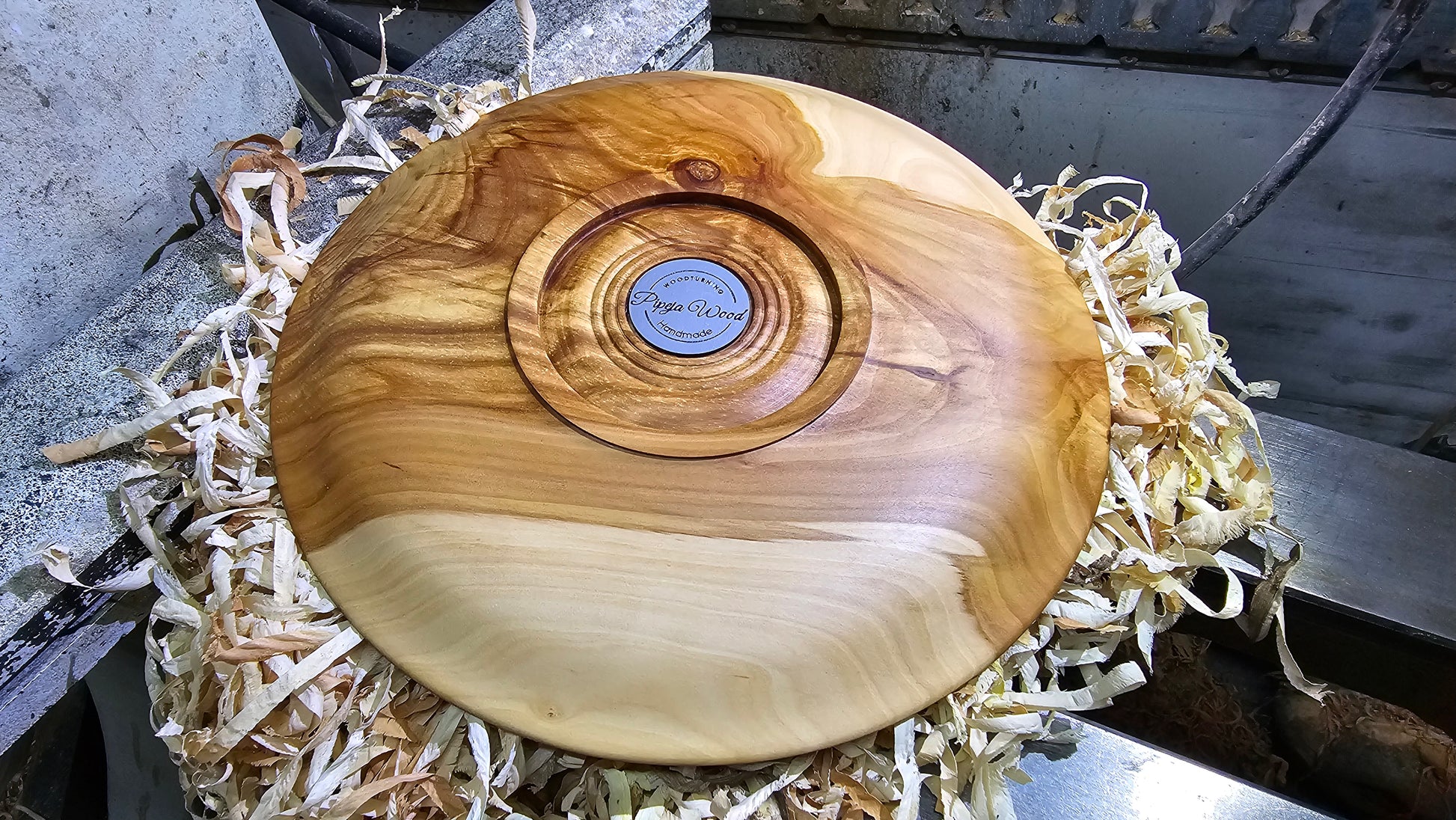 Handcrafted Apple Wood Plate with Acrylic Paint - PipejaWood