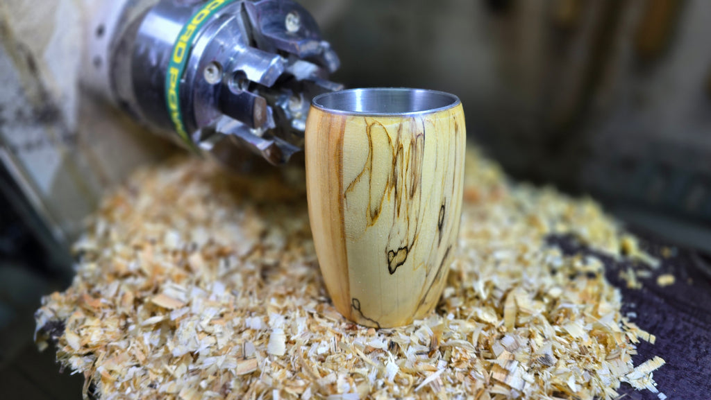 Handgefertigte Kaffee- und Teetasse aus gespaltenem Birkenholz – Einzigartige Holztasse