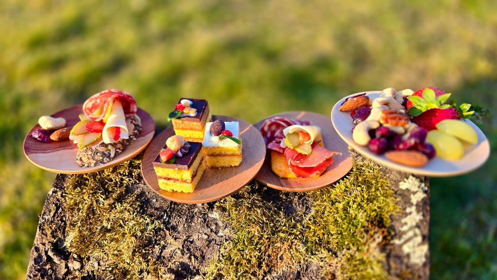 Handgefertigte Charcuterie-Topper aus Naturholz für Weingläser – personalisiert und vielseitig einsetzbar