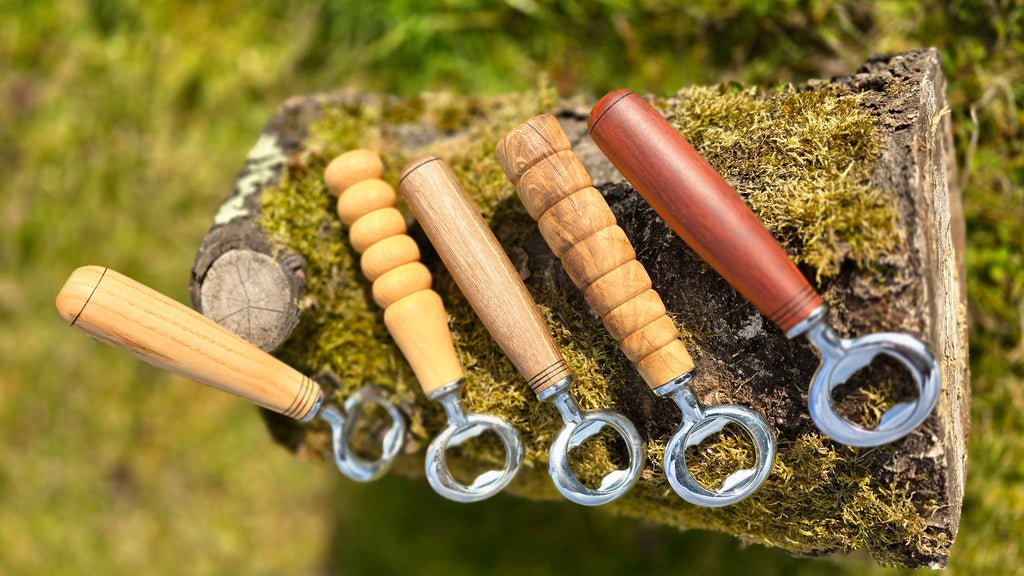 Handgefertigter Flaschenöffner aus Holz | Anpassbare Eiche, Walnuss, Kirsche, Birne und Esche