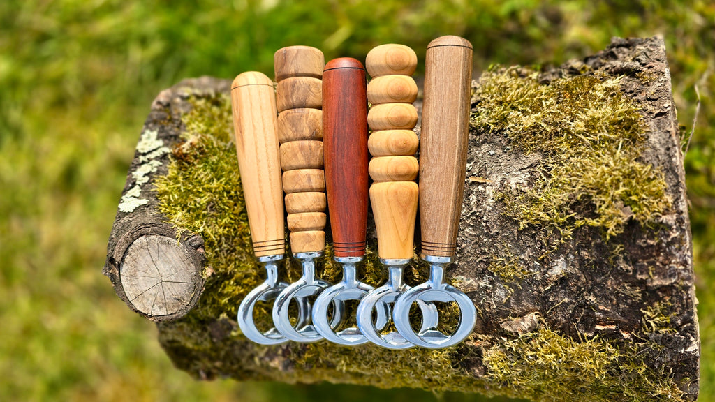 Handgefertigter Flaschenöffner aus Holz | Anpassbare Eiche, Walnuss, Kirsche, Birne und Esche
