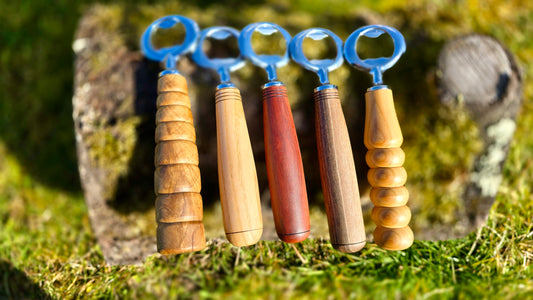 Handgefertigter Flaschenöffner aus Holz | Anpassbare Eiche, Walnuss, Kirsche, Birne und Esche