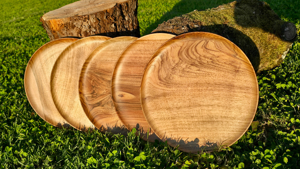 Handgefertigter Teller aus Walnussholz – 24 cm x 2 cm (9,45 Zoll x 0,79 Zoll) – Rustikales Geschirr