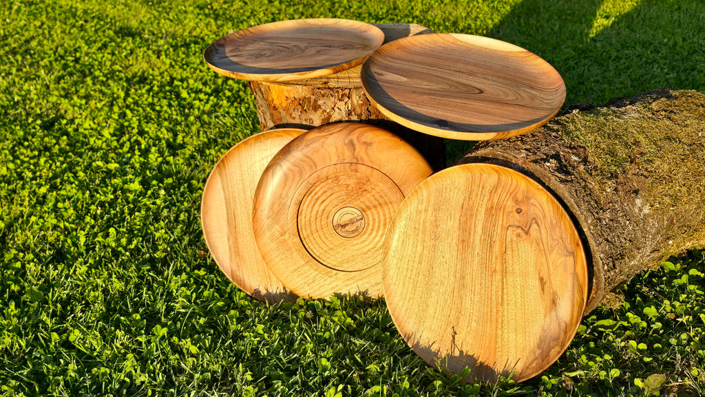 Handgefertigter Teller aus Walnussholz – 24 cm x 2 cm (9,45 Zoll x 0,79 Zoll) – Rustikales Geschirr