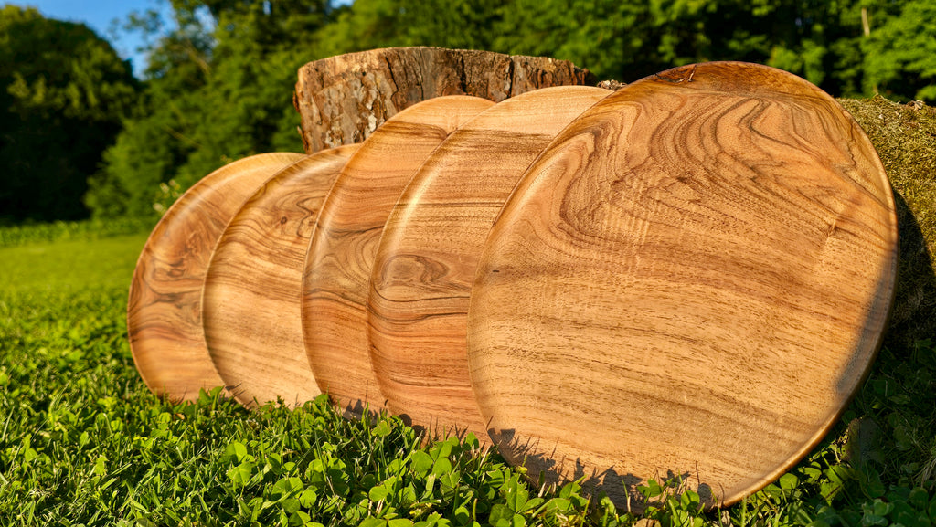 Handgefertigter Teller aus Walnussholz – 24 cm x 2 cm (9,45 Zoll x 0,79 Zoll) – Rustikales Geschirr