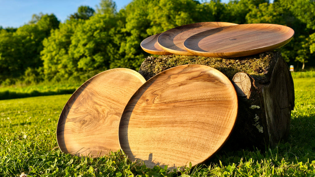 Handgefertigter Teller aus Walnussholz – 24 cm x 2 cm (9,45 Zoll x 0,79 Zoll) – Rustikales Geschirr