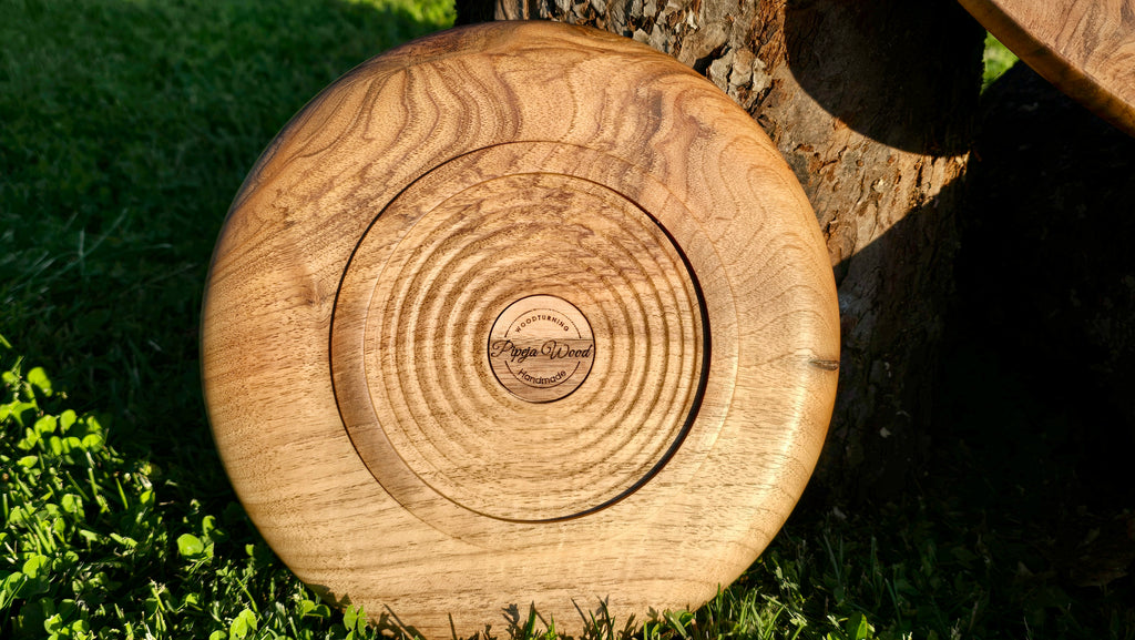 Handgefertigter Teller aus Walnussholz – 24 cm x 2 cm (9,45 Zoll x 0,79 Zoll) – Rustikales Geschirr