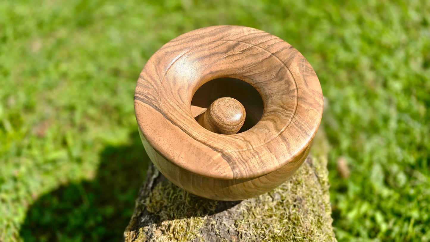 Handmade Walnut Ashtray with Lid – PipejaWood