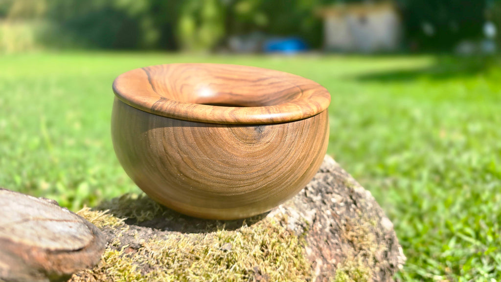 Handmade Walnut Ashtray with Lid – Unique Woodturning Design by PipejaWood