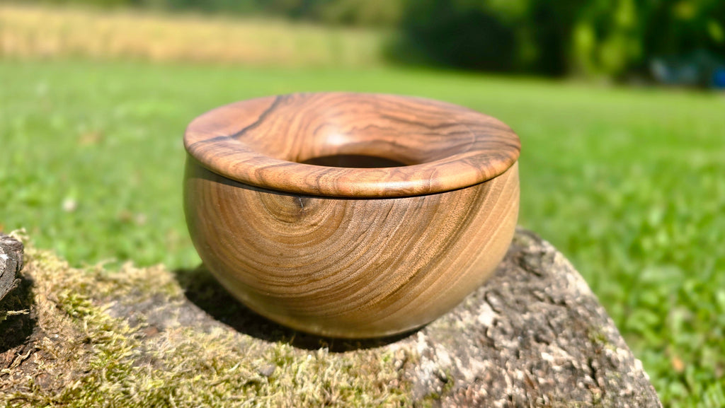 Handmade Walnut Ashtray with Lid – Unique Woodturning Design by PipejaWood