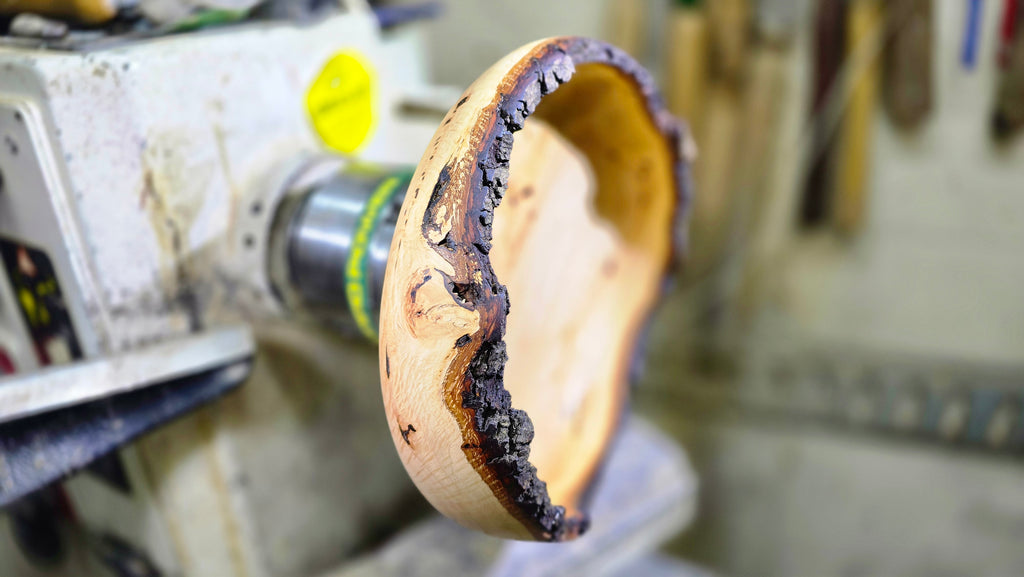 Woodturning oak bowl – decorative live edge design by PipejaWood