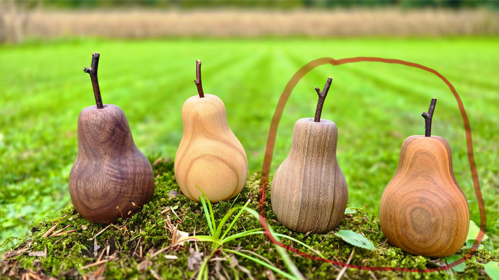 Handgedrehtes Salz- und Pfefferstreuer-Set in Birnenform – Walnuss, Kirsche und optionaler Ständer