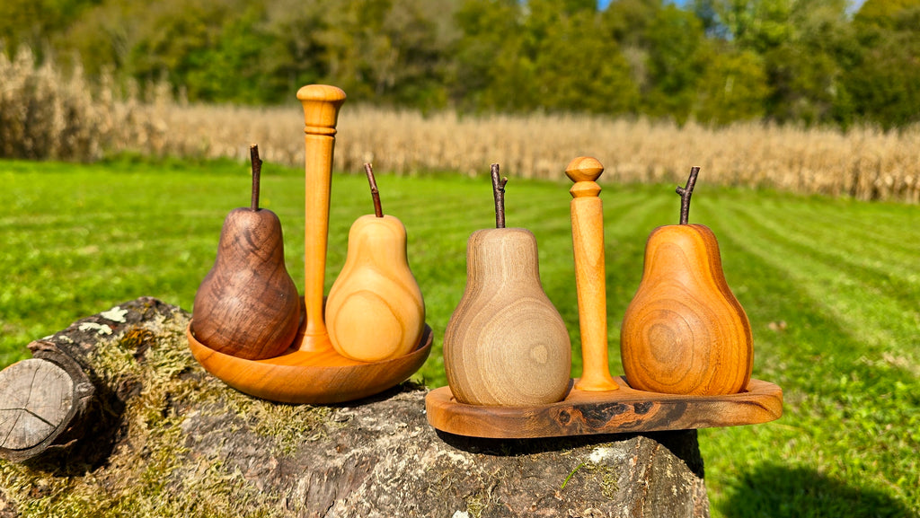 Shakers with optional wooden stand