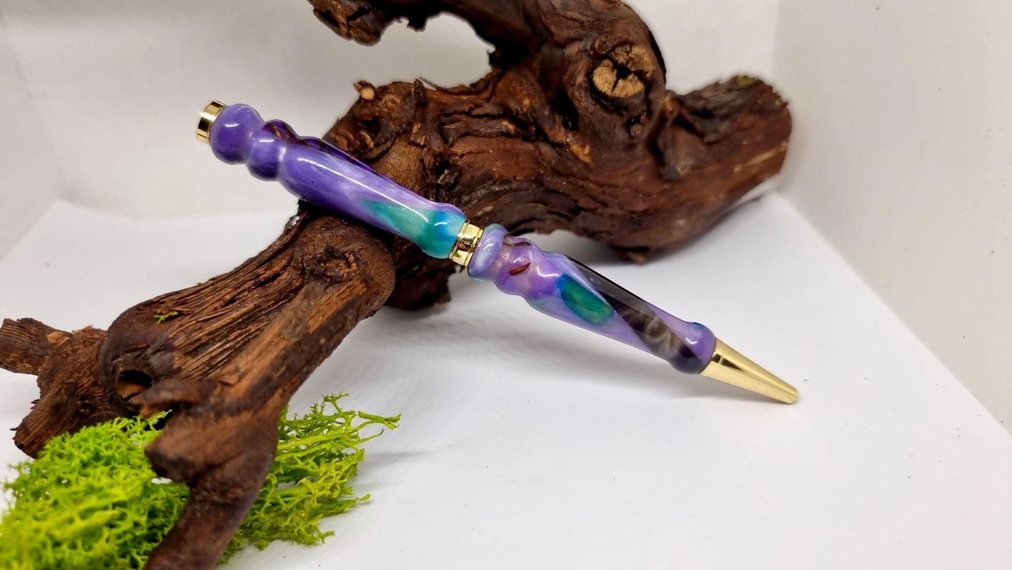 Handcrafted Epoxy Resin Pen: A Splash of Color for Your Writing Experience - PipejaWood