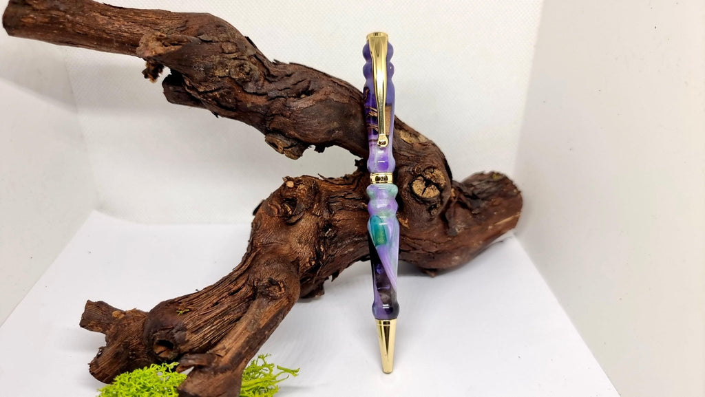 Handcrafted Epoxy Resin Pen: A Splash of Color for Your Writing Experience - PipejaWood