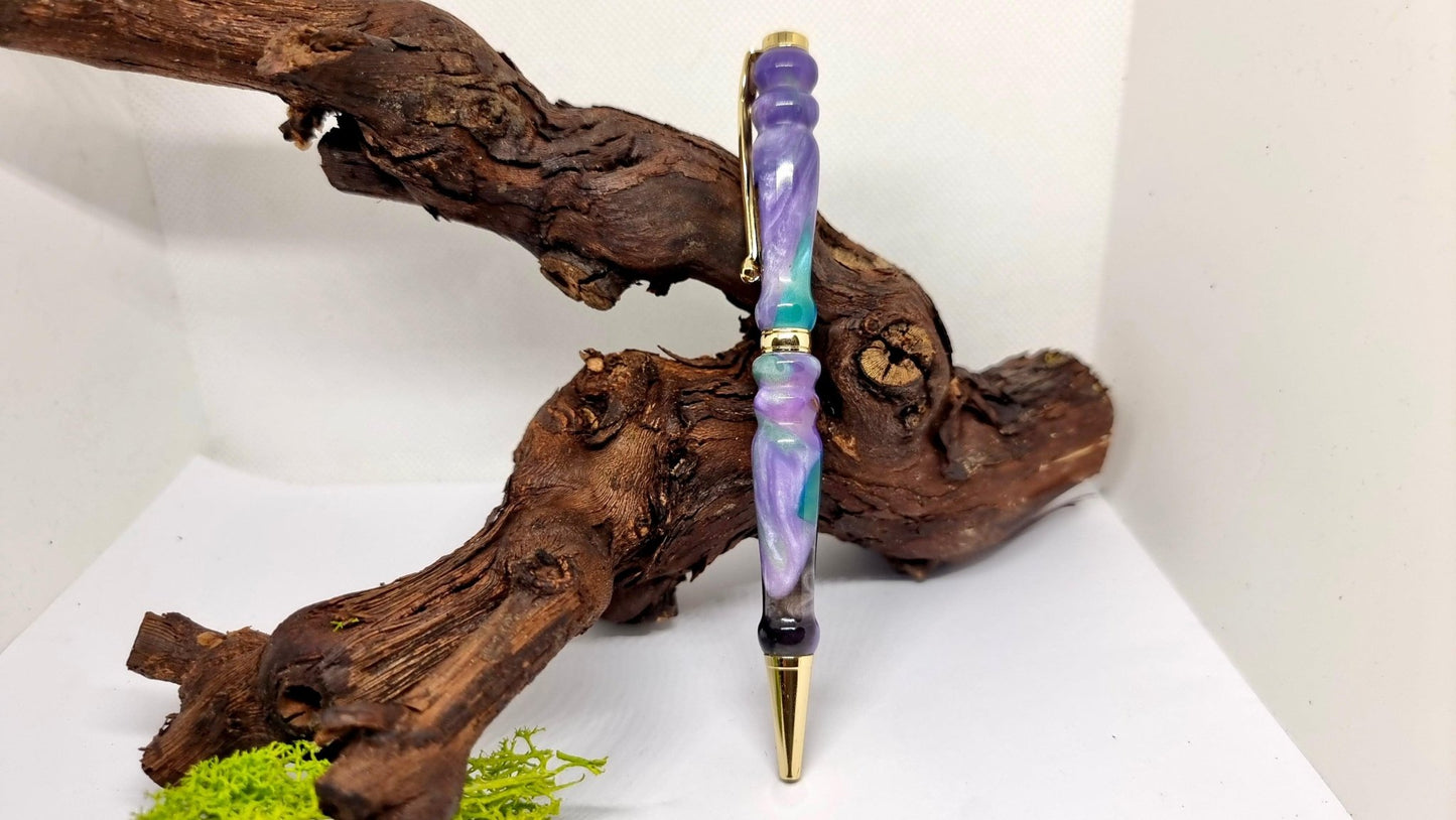 Handcrafted Epoxy Resin Pen: A Splash of Color for Your Writing Experience - PipejaWood