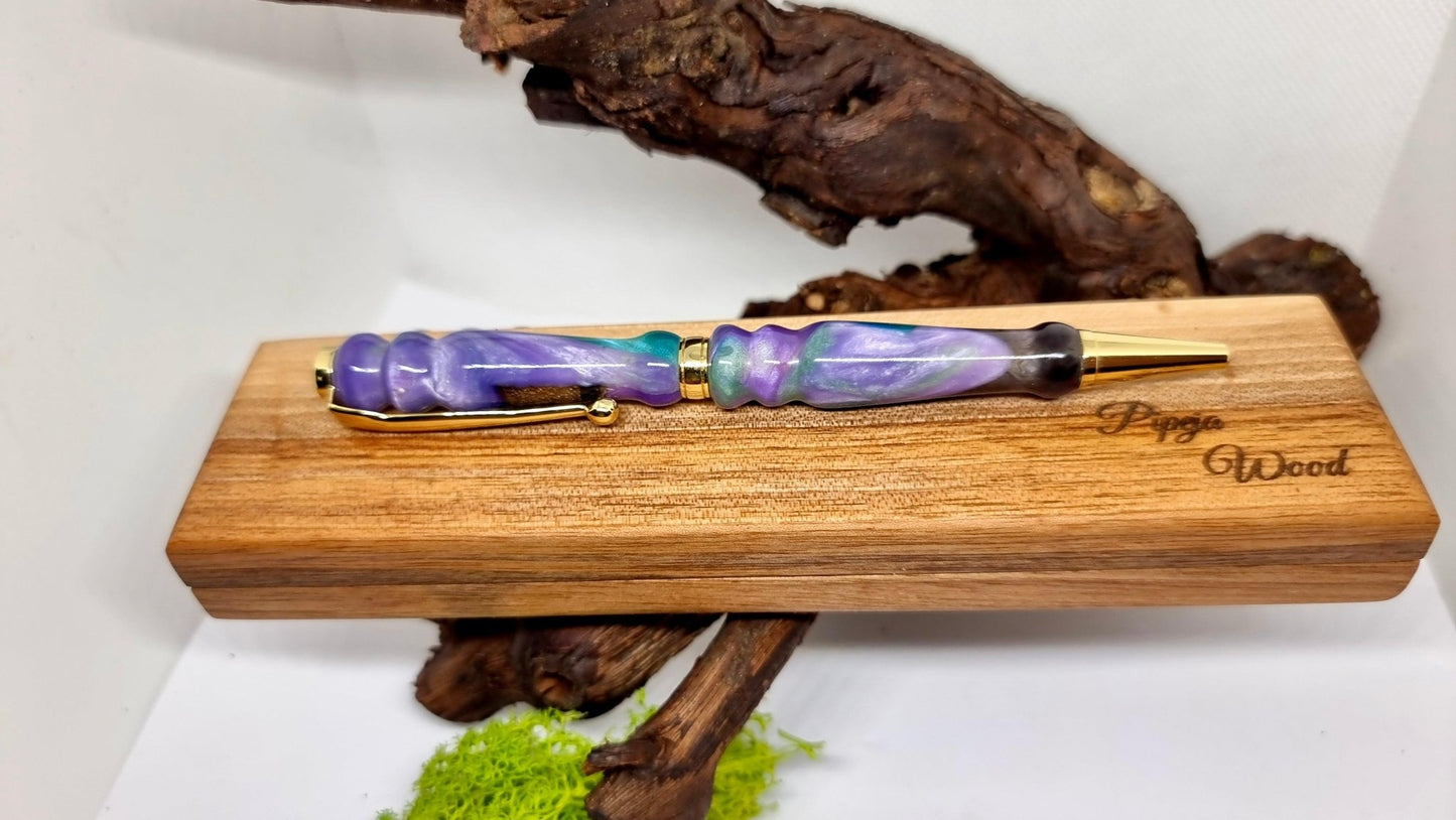 Handcrafted Epoxy Resin Pen: A Splash of Color for Your Writing Experience - PipejaWood
