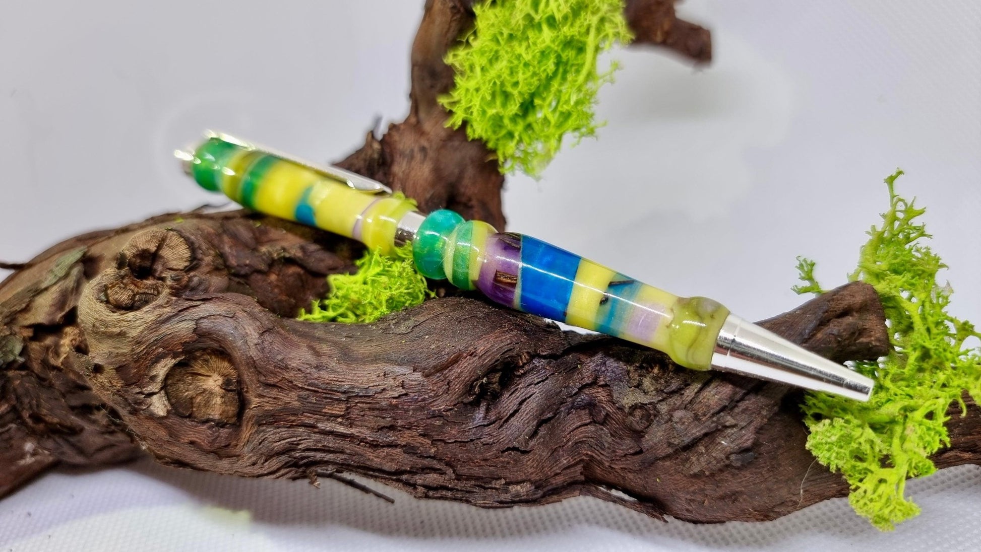Handmade Epoxy Resin Pen – Custom Luxury Writing Instrument | Unique Ballpoint Pen - PipejaWood