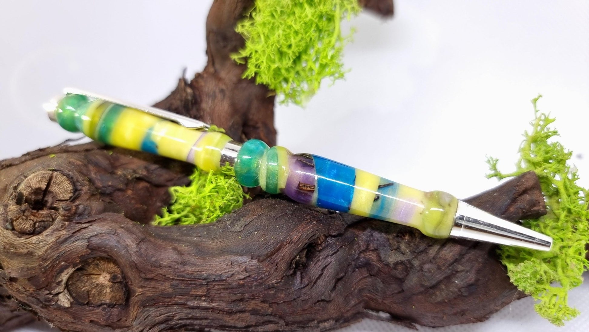 Handmade Epoxy Resin Pen – Custom Luxury Writing Instrument | Unique Ballpoint Pen - PipejaWood