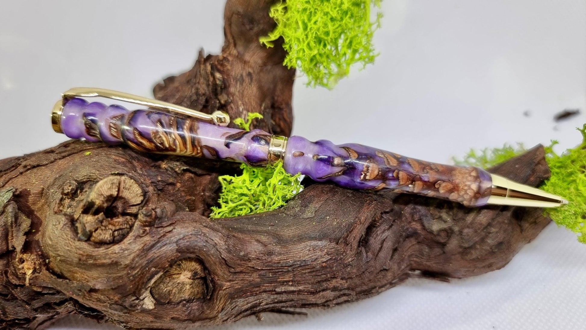 Luxury handmade epoxy resin pen with real pine cones and gold hardware
