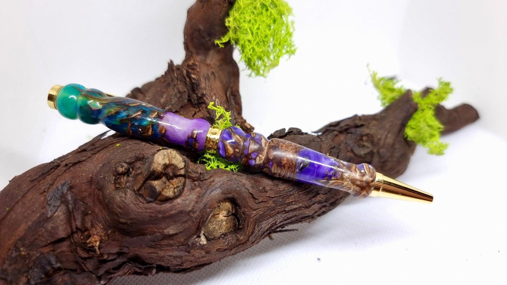 Handmade Epoxy Resin Pen with Real Pinecones – Custom Luxury Ballpoint Pen | Unique Writing Instrument - PipejaWood