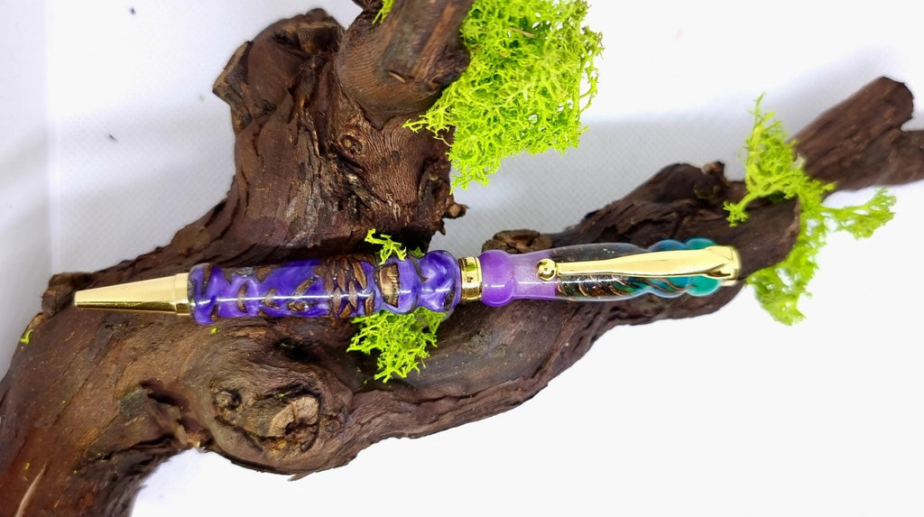 Handmade Epoxy Resin Pen with Real Pinecones – Custom Luxury Ballpoint Pen | Unique Writing Instrument - PipejaWood