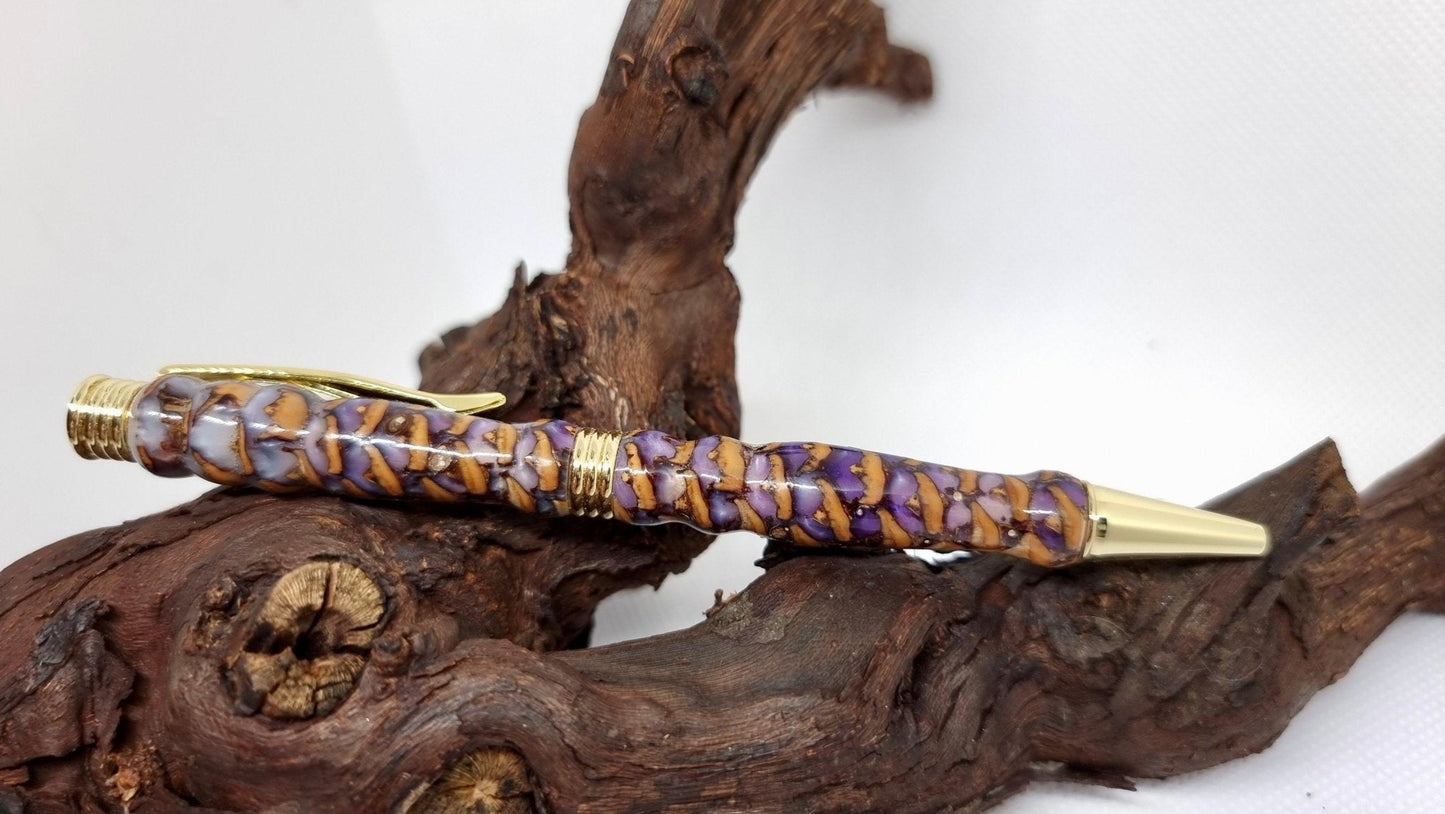 Handmade Pen from Epoxy resin and Pine cones - PipejaWood
