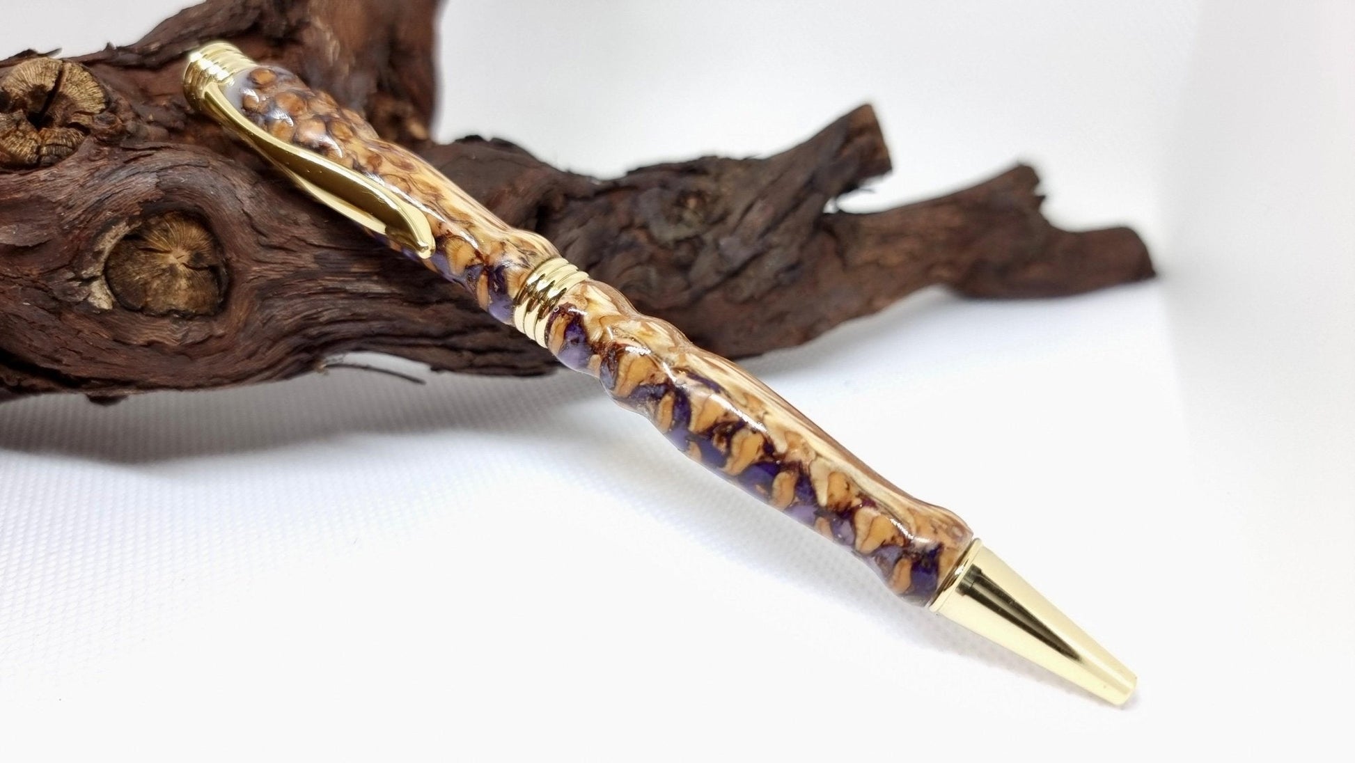 Handmade Pen from Epoxy resin and Pine cones - PipejaWood