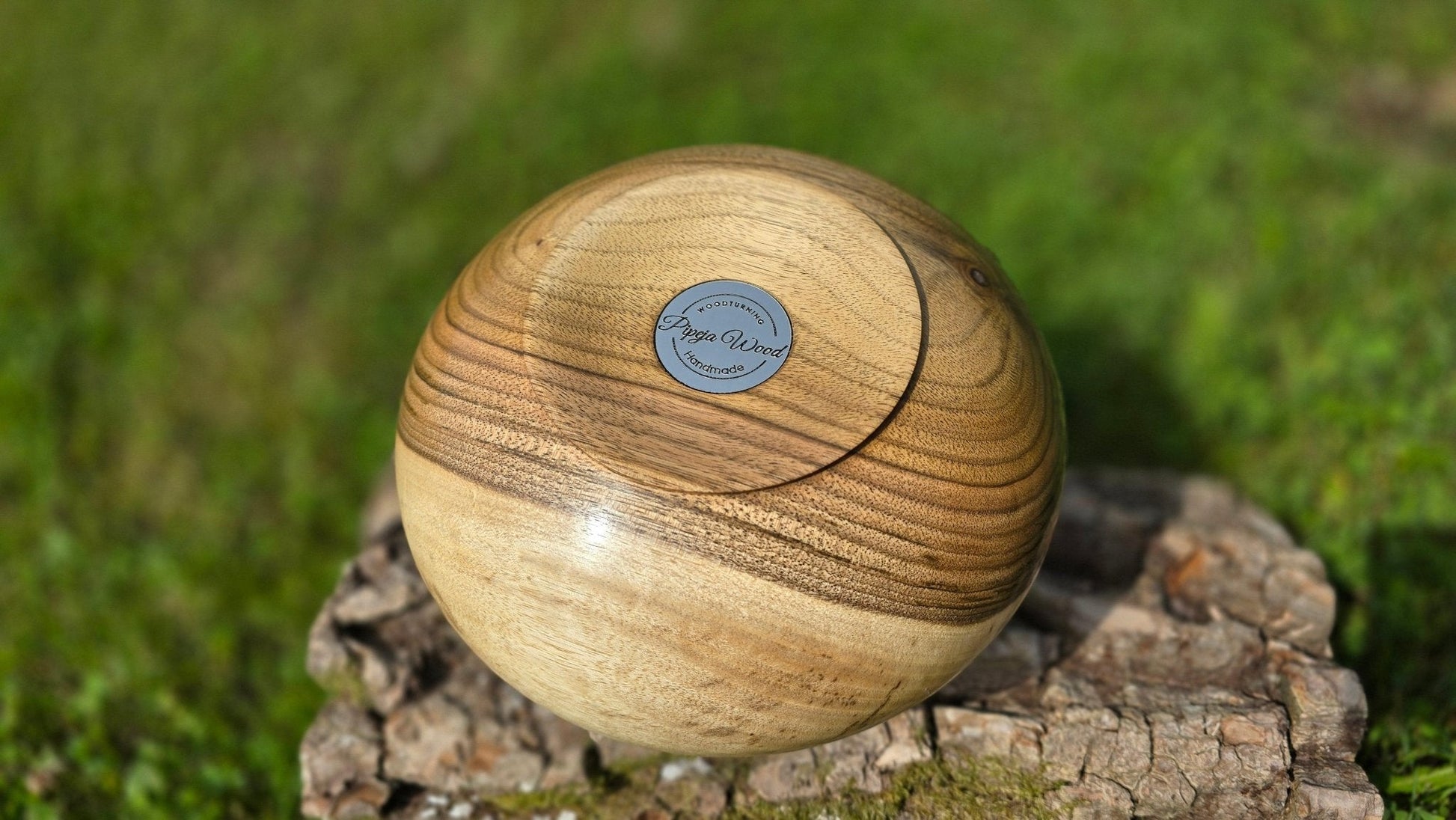 Handmade Walnut Wood Vase – Elegant Decorative Piece, 23cm x 15cm (9in x 5.9in) - PipejaWood